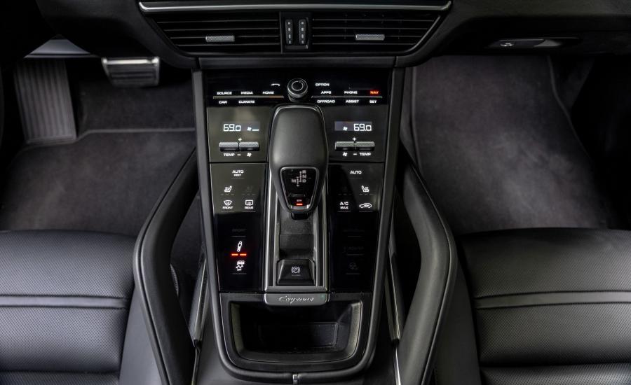 Детали интерьера Porsche Cayenne Turbo (PO536) 2018 года  (NA) (фото 31 из 40)